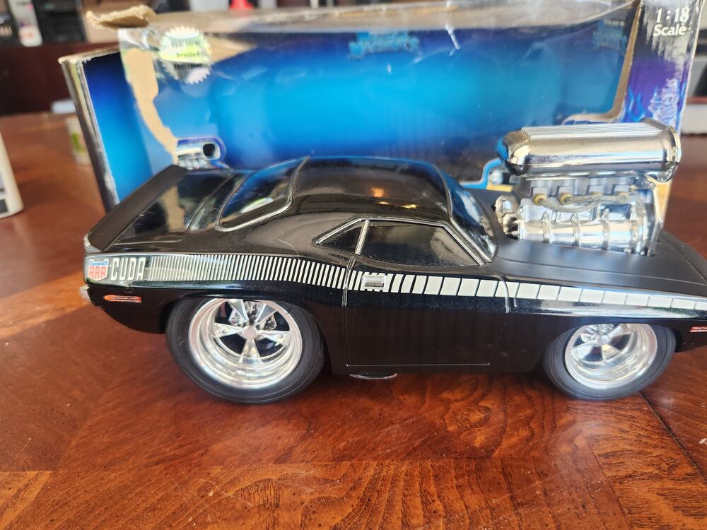 Muscle Machines 1970 Plymouth Cuda 440 1:18 Scale Diecast Car See photos